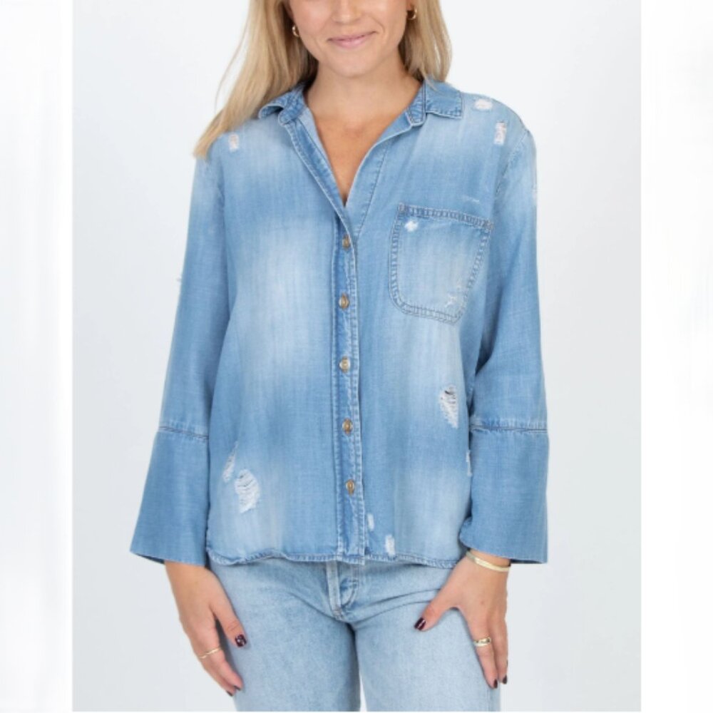 Chelsea & Violet | Chambray Distressed Button-Down Shirt | Size Medium‎ Women's